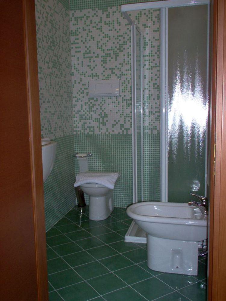 Hotel Ristorante La Grotta Castiglione Delle Stiviere Extérieur photo