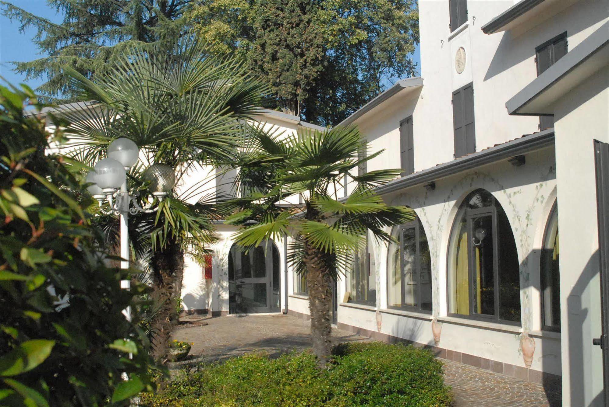Hotel Ristorante La Grotta Castiglione Delle Stiviere Extérieur photo